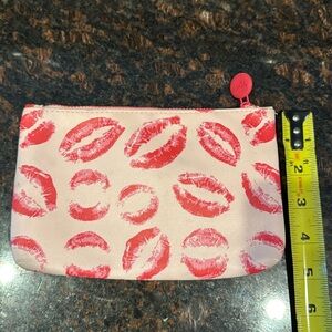 Ipsy “lips” cosmetic bag FREE WITH BUNDLE